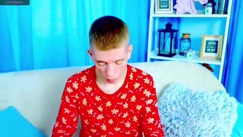 Snapshot of kireev_ chatting on December 28, 2024, 7:00 am online show from December 28, 2024, 7:00 am