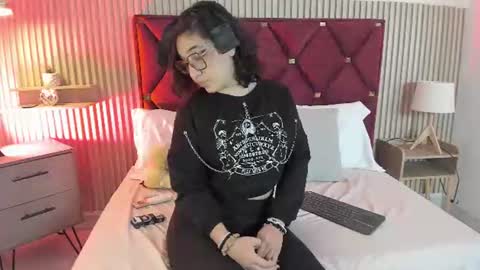 Samantha  Velvet online show from July 24, 2026, 4:43 am