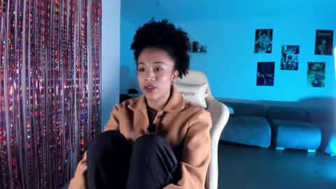 Snapshot of kiry_blossom chatting on May 6, 2026, 5:25 am See you in a few minutes today December 1st. online show from May 6, 2026, 5:25 am
