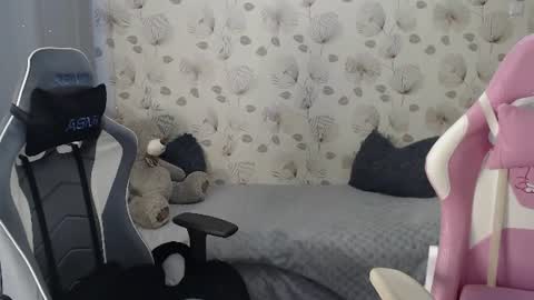 Snapshot of kiss_tori_ chatting on July 1, 2026, 7:32 am Tori online show from July 1, 2026, 7:32 am