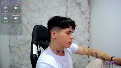 Snapshot of kiss_whitee chatting on November 24, 2025, 2:11 am kiss_whitee online show from November 24, 2025, 2:11 am