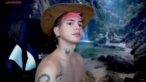 kiss_whitee online show from February 3, 2026, 6:22 am