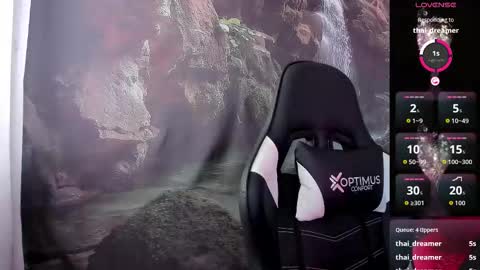 kiss_whitee online show from February 17, 2026, 1:40 pm