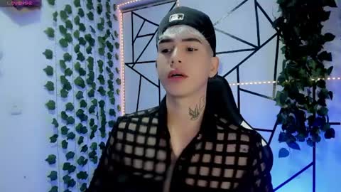 kiss_whitee online show from July 8, 2026, 8:41 am