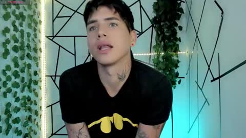 kiss_whitee online show from August 5, 2026, 12:57 am