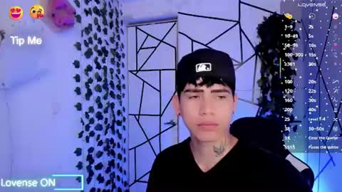 kiss_whitee online show from August 5, 2026, 5:49 pm