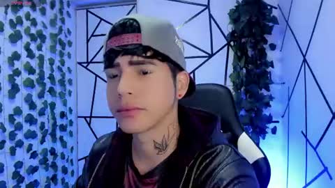 kiss_whitee online show from August 6, 2026, 11:34 am