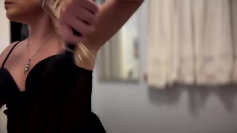 Snapshot of kissahsins chatting on January 1, 2025, 4:07 am Kissah Kreampuff online show from January 1, 2025, 4:07 am