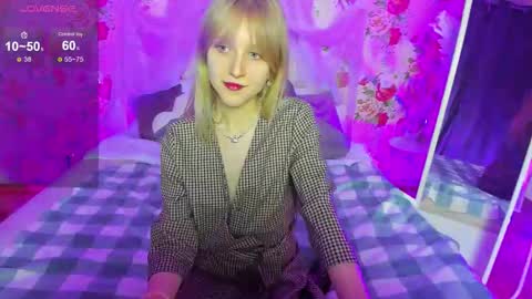 Snapshot of kisschristie__ chatting on November 12, 2025, 6:19 pm christie online show from November 12, 2025, 6:19 pm