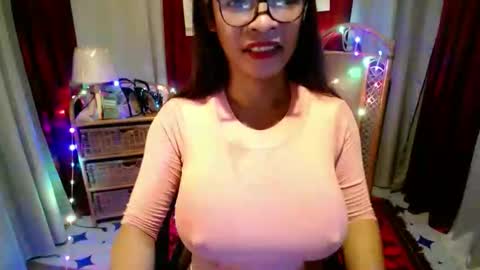 Snapshot of kisses_asian143 chatting on May 27, 2026, 11:07 am VICTORIA online show from May 27, 2026, 11:07 am