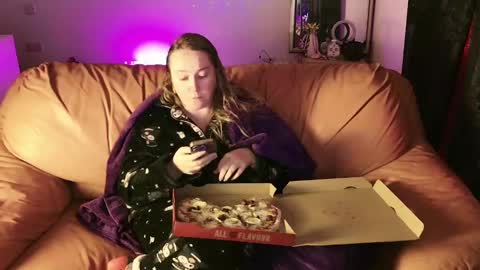 kissica online show from January 14, 2025, 7:53 pm