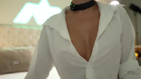 kissing33 online show from May 13, 2026, 8:49 pm