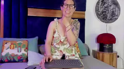 Kissing Company online show from July 7, 2026, 4:04 am