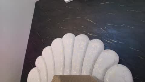 BELLA FLAME online show from April 15, 2026, 7:10 pm