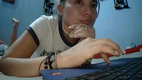 Snapshot of kissmelovejummy chatting on April 4, 2026, 11:13 pm Erika paul online show from April 4, 2026, 11:13 pm