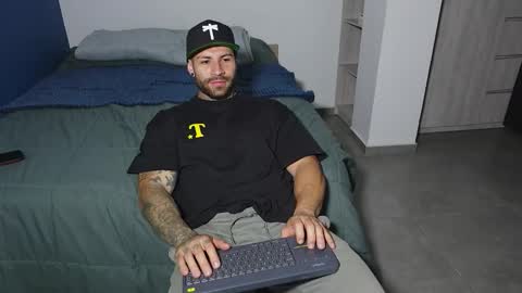 kite__ online show from September 25, 2025, 3:32 am