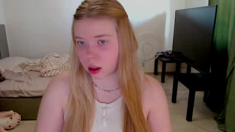 Jennyblonde and Emmabrunette online show from June 5, 2026, 3:51 pm