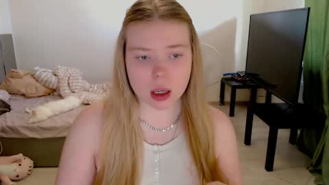 Jennyblonde and Emmabrunette online show from June 6, 2026, 3:17 pm