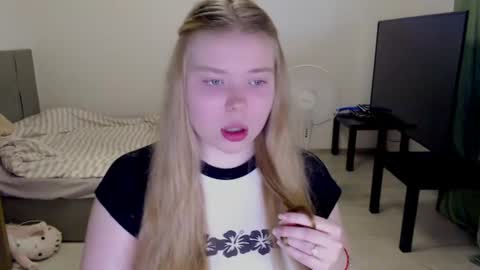 Jennyblonde and Emmabrunette online show from June 13, 2026, 4:05 pm