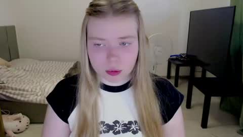 Jennyblonde and Emmabrunette online show from June 14, 2026, 4:53 pm