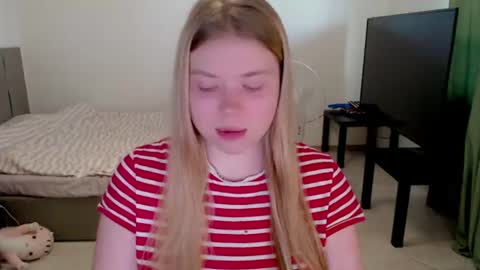 Jennyblonde and Emmabrunette online show from July 3, 2026, 2:23 pm