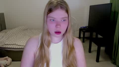Jennyblonde and Emmabrunette online show from July 6, 2026, 3:03 pm