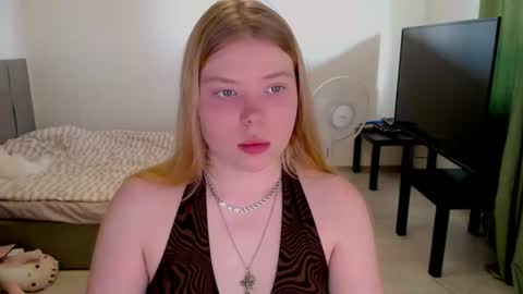 Jennyblonde and Emmabrunette online show from July 19, 2026, 1:48 pm