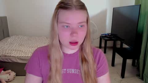 Jennyblonde and Emmabrunette online show from July 22, 2026, 3:59 pm