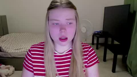 Jennyblonde and Emmabrunette online show from July 27, 2026, 7:32 pm