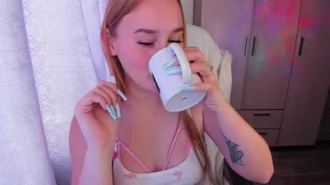 kitten_sun online show from January 24, 2025, 6:24 am