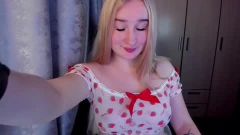 kitten_sun online show from October 29, 2025, 2:14 am