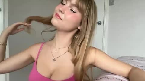 kittengirlxo online show from July 5, 2026, 4:41 am