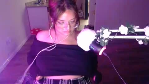 kittengonewild online show from May 24, 2026, 4:17 am