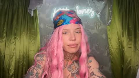 kittjones33 online show from May 8, 2026, 4:23 pm