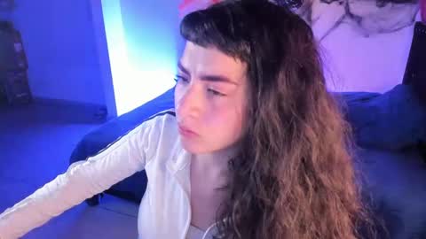 kitty__chs online show from November 4, 2025, 8:52 pm