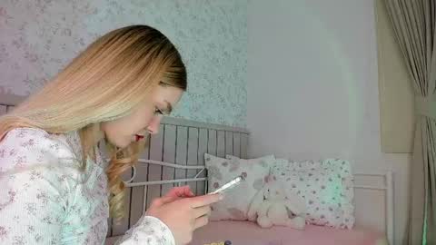 Snapshot of kitty__sophie chatting on May 8, 2026, 5:07 pm sophie online show from May 8, 2026, 5:07 pm