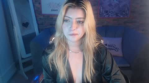 kitty_fox_b online show from January 8, 2025, 3:39 pm