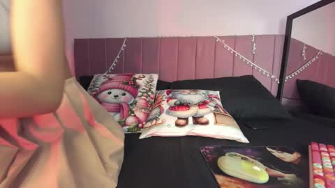 kitty_kryss online show from December 22, 2025, 3:09 pm