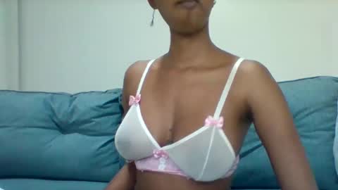 kitty_lil23 online show from May 13, 2026, 6:05 pm