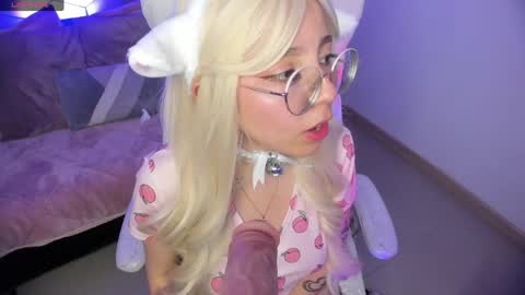 Snapshot of kitty_patitas_suavess chatting on May 24, 2026, 3:22 am Kitty online show from May 24, 2026, 3:22 am