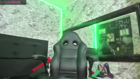 Cata Moon online show from November 10, 2025, 8:19 pm