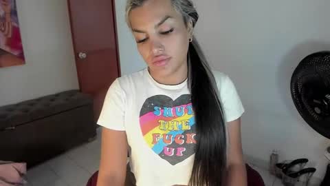 Snapshot of kittyhotts chatting on December 22, 2024, 12:05 pm Sari bell online show from December 22, 2024, 12:05 pm