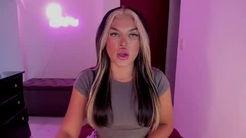 Snapshot of kittyhotts chatting on February 8, 2025, 12:39 pm Sari bell online show from February 8, 2025, 12:39 pm