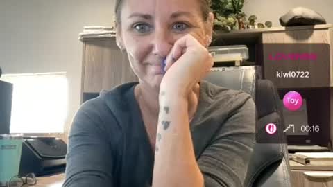 kittykattlove2 online show from July 9, 2026, 2:32 pm