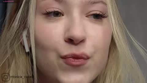 Snapshot of kittyloffe chatting on December 29, 2024, 10:12 am Monika online show from December 29, 2024, 10:12 am