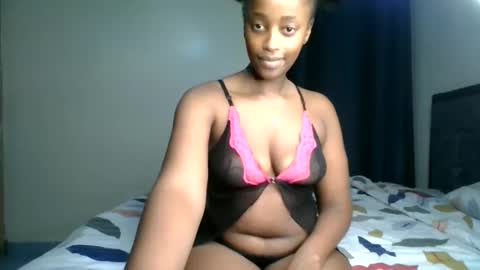 Snapshot of kittypettite chatting on June 10, 2026, 6:07 pm Kittypettite online show from June 10, 2026, 6:07 pm