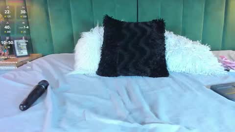 Snapshot of kittyy_milk chatting on September 10, 2025, 6:19 pm K I T T Y Y online show from September 10, 2025, 6:19 pm