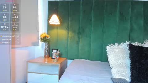 Snapshot of kittyy_milk chatting on October 15, 2025, 9:15 pm K I T T Y Y online show from October 15, 2025, 9:15 pm