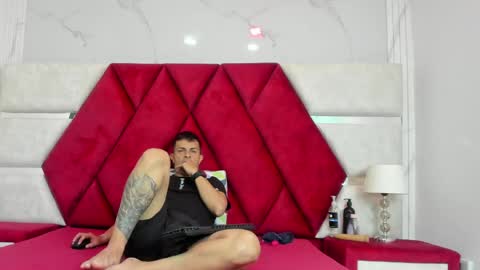 Snapshot of kity_spiderr chatting on May 2, 2026, 12:43 pm Luisa y Jairo online show from May 2, 2026, 12:43 pm
