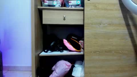 Snapshot of kiut_lili18 chatting on November 9, 2025, 11:30 am Lili online show from November 9, 2025, 11:30 am